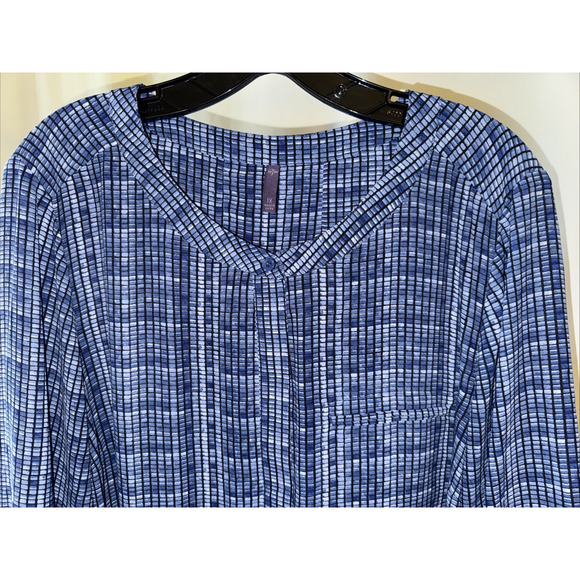 NYDJ's Blue Pintuck Blouse three-quarter-sleeved Size 1X - Picture 2 of 10